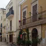 ...al piano terra di una palazzina d�epoca